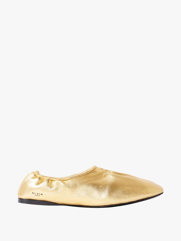 Image may contain: clothing, footwear, shoes, sneakers and suede