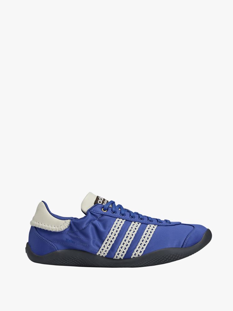 Image may contain: clothing, footwear, shoes, sneakers and running shoes