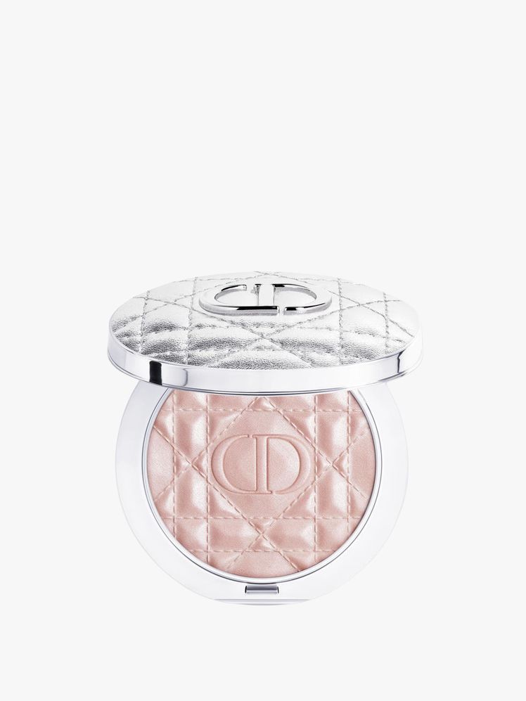 Image may contain: face, head, people, cosmetics, facial makeup and makeup