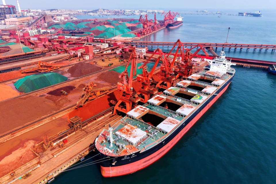 Qingdao Port imports iron ore