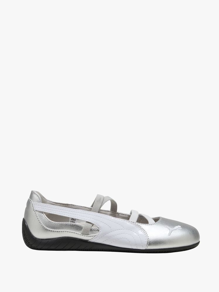 Image may contain: clothing, footwear, shoes, sneakers and sandals