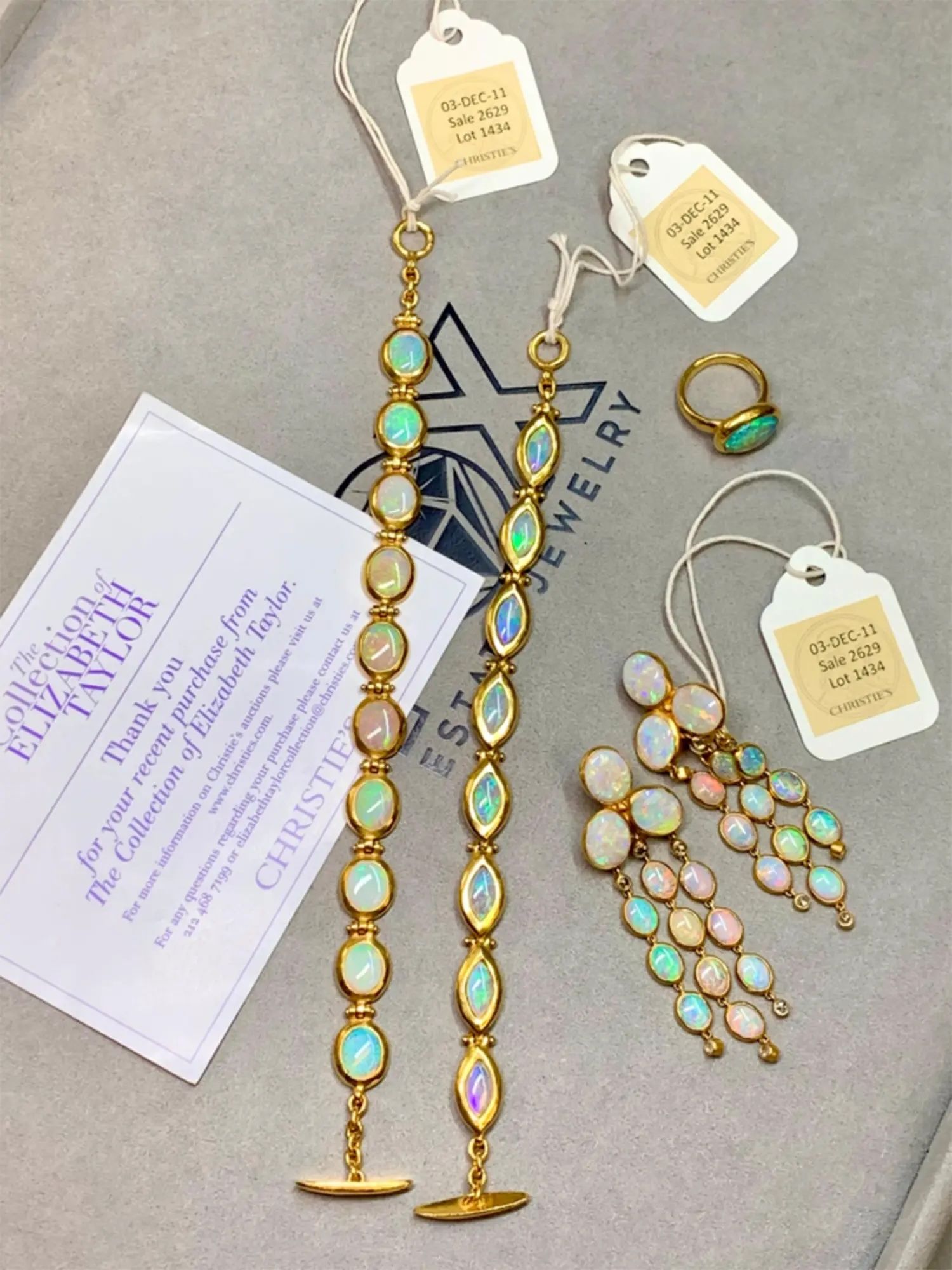 Elizabeth Taylor jewelry worn by Taylor Swift