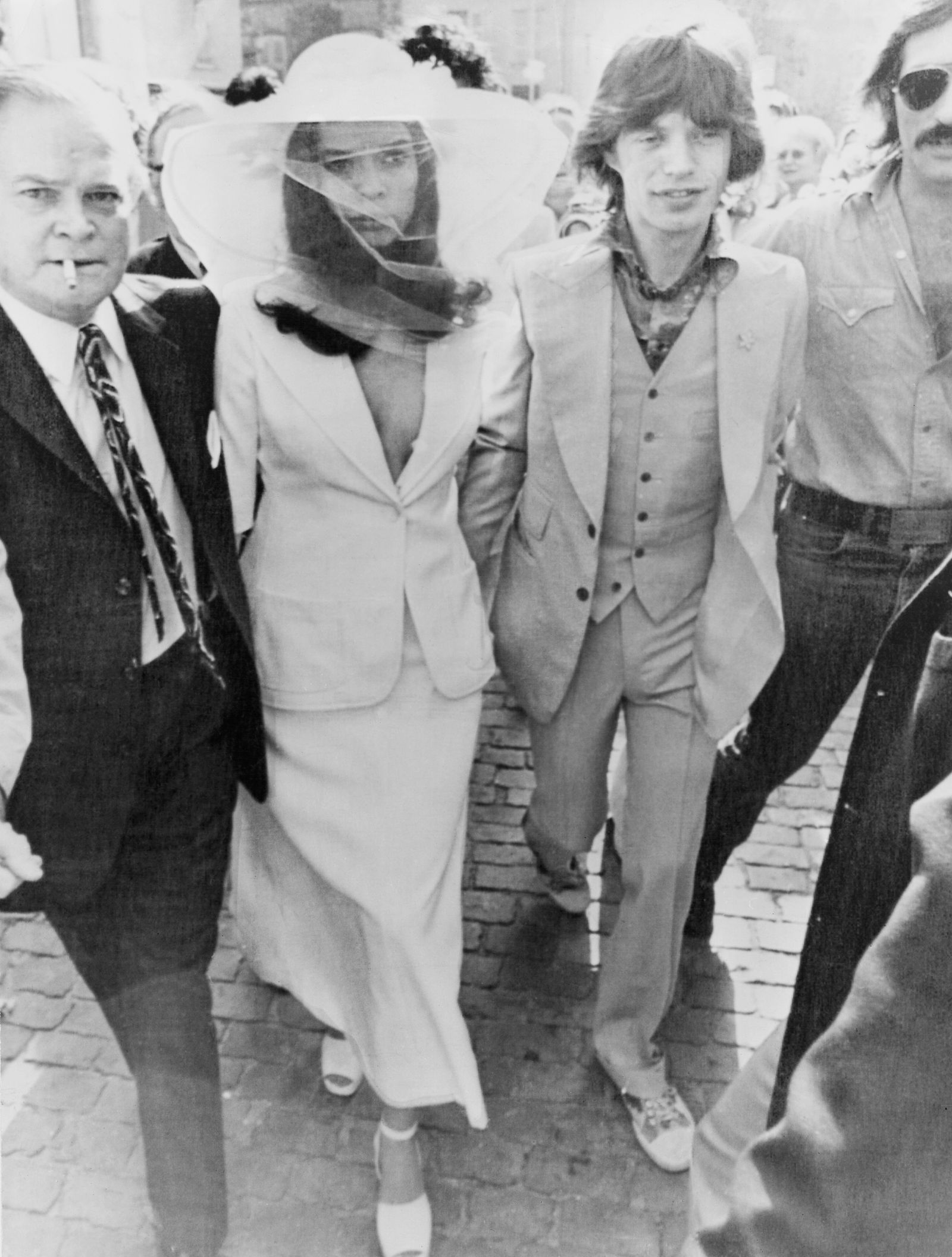 On May 13, 1971, British rock singer Mick Jagger (Mick Jagger) and his new wife Bianca Jagger (Bianca Jagger) were married outside the Saint-Tropez City Hall.