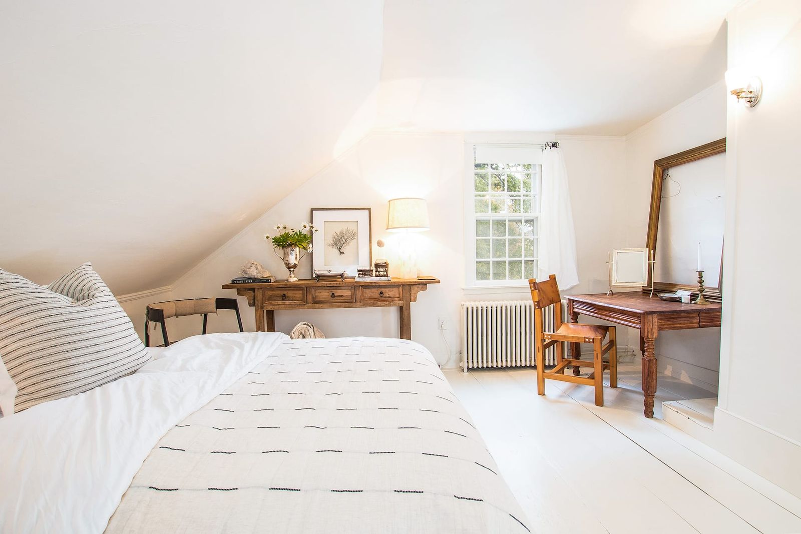 Pictures may contain Interior Interior Design Home Decor Bed Furniture Architecture Architecture Houses and Lofts