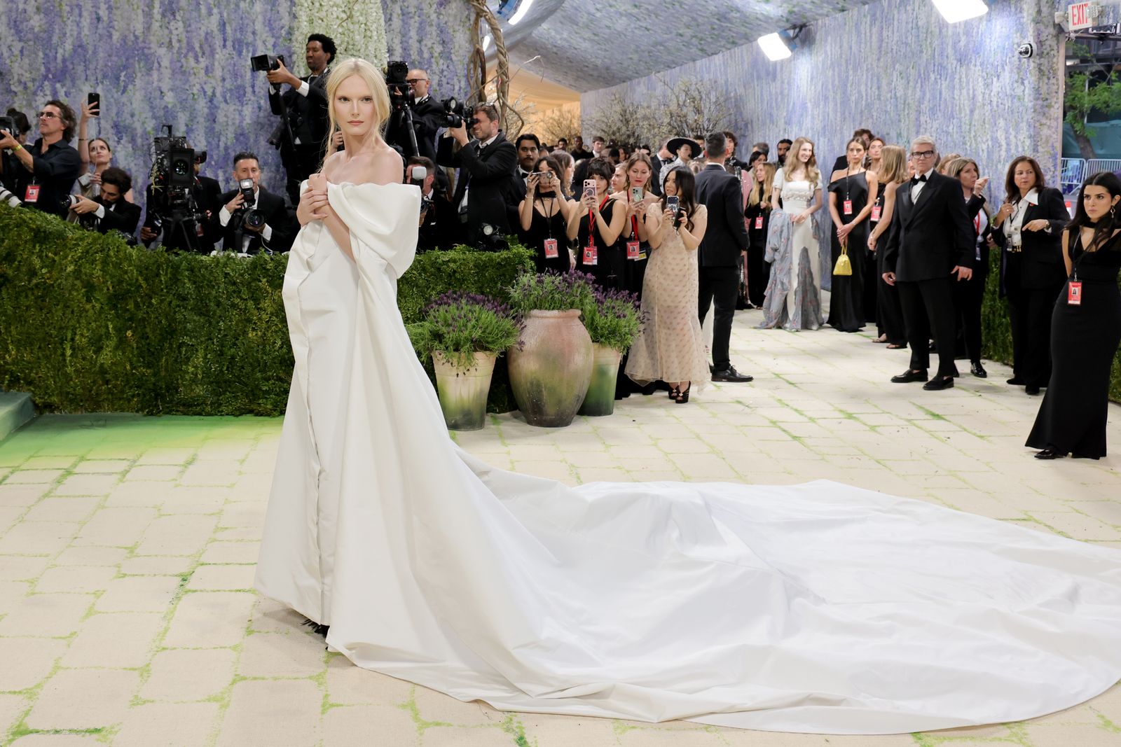 On May 4 in New York, Alex Consani attended the 2026 Met Gala celebrating the art of costume held at the Metropolitan Museum of Art