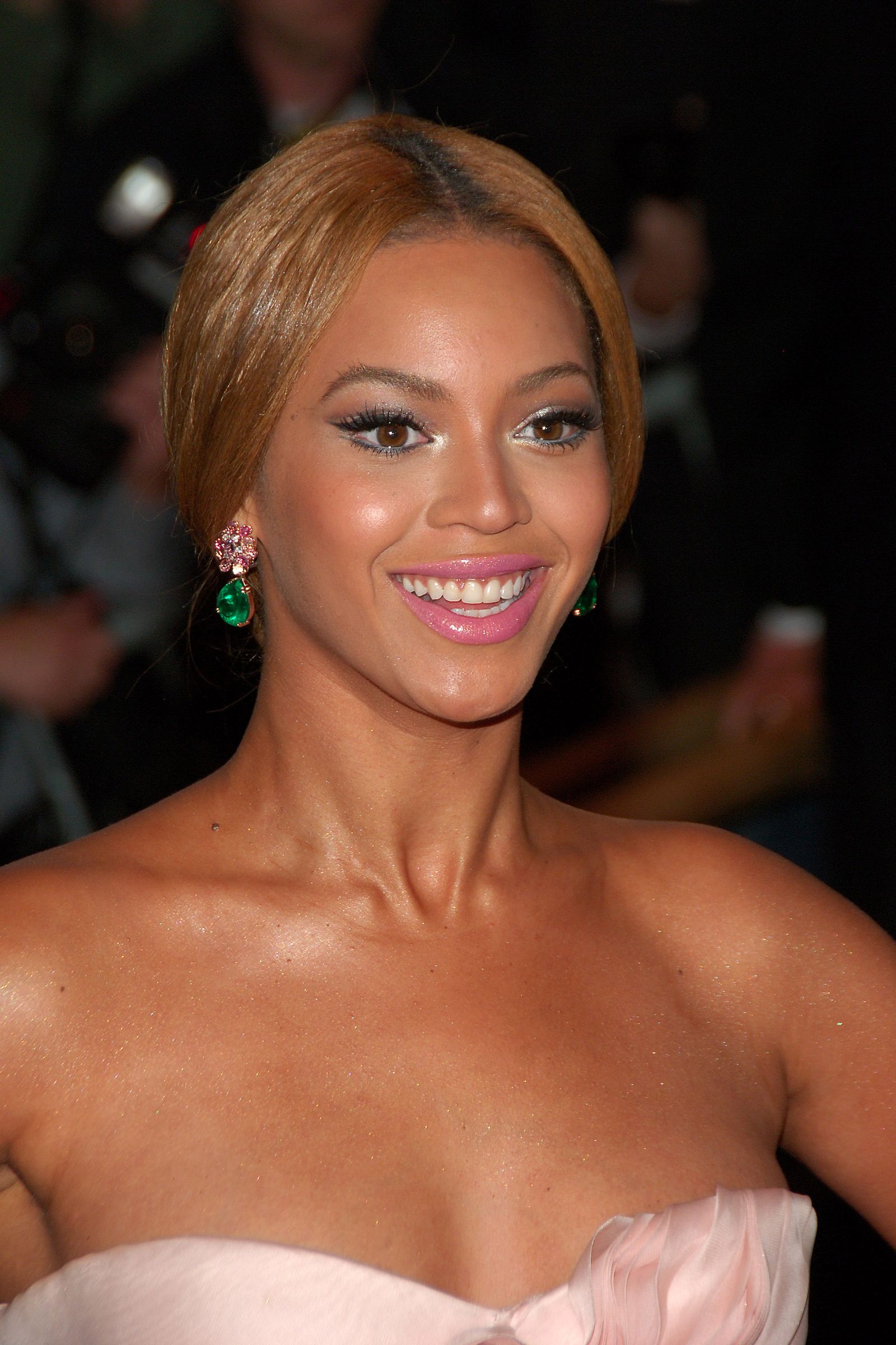 Image may contain Beyonc face, head, body parts, shoulders, adult wedding and dimples