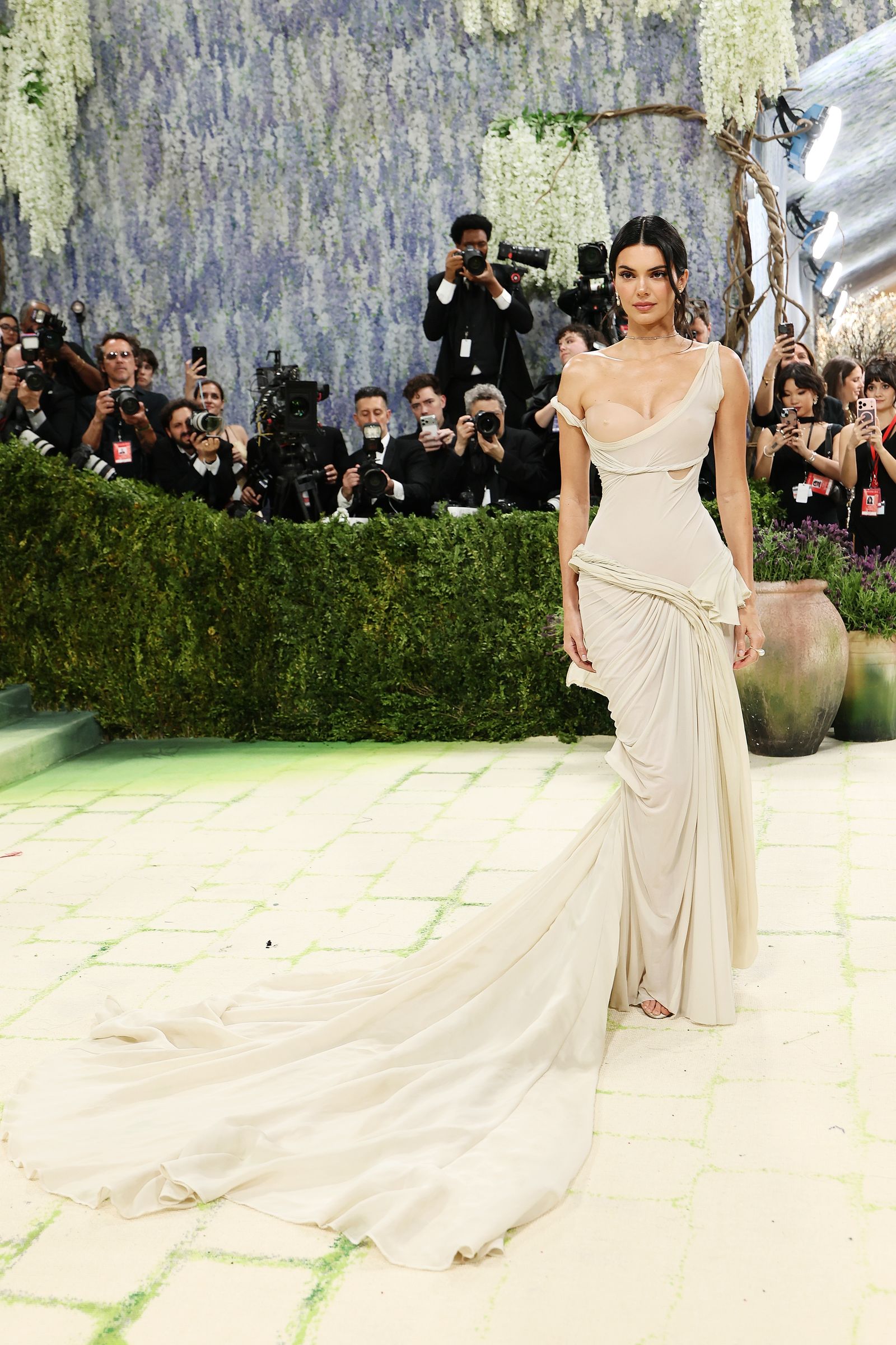 Image may contain Kendall Jenner, Adeel Hashmi, Daniel Menden, Jang Yoonju, Luke Vibert Chaitra HG and Paridhi Sharma