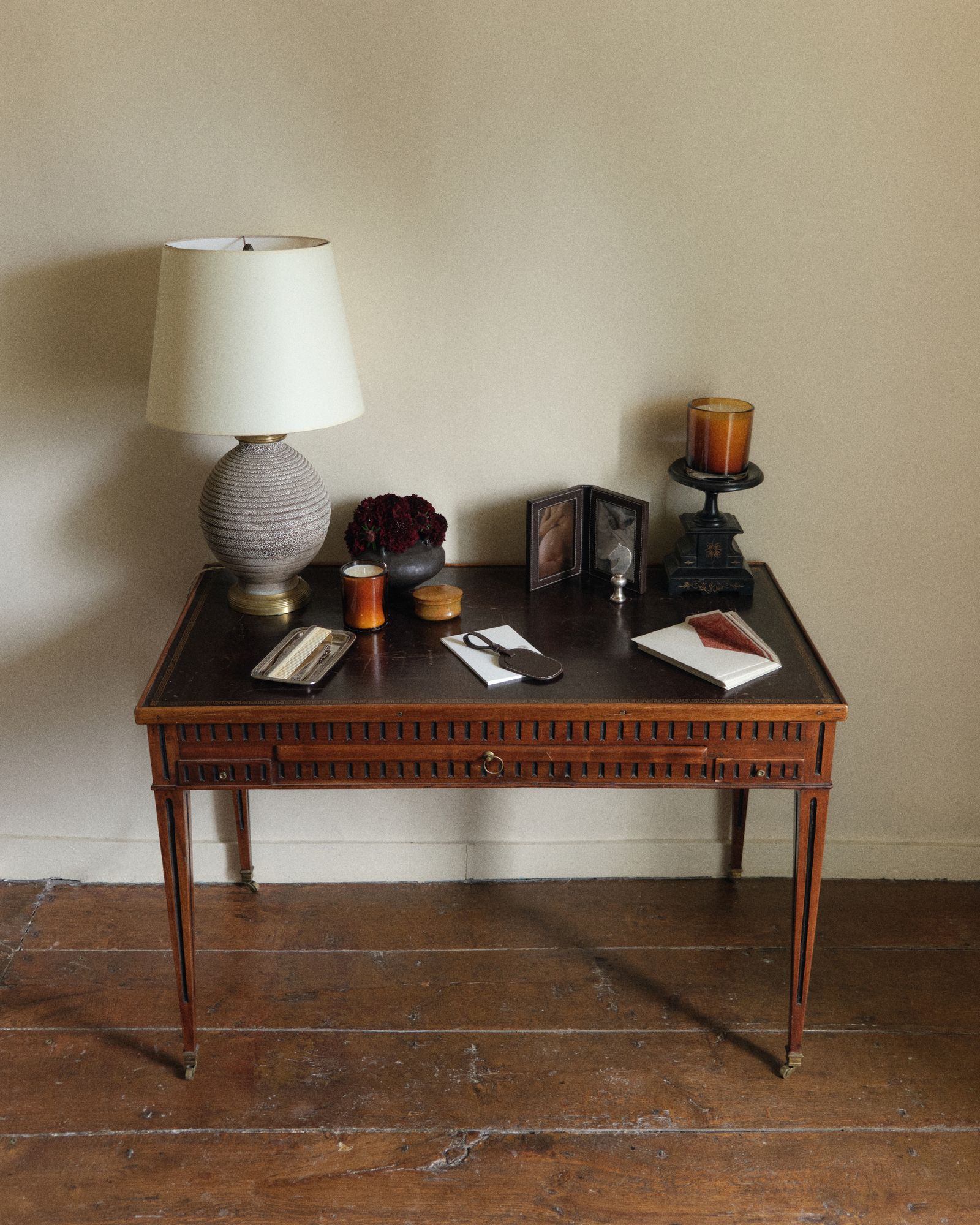 Pictures may include furniture, table lamps, books, desks, candles, mugs and coffee tables.