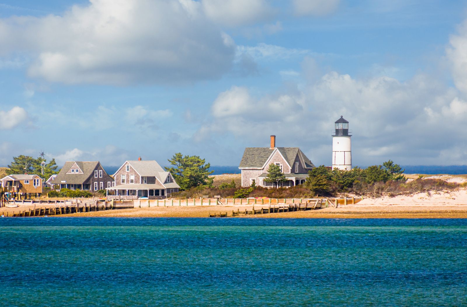Images may contain nature, outdoor scenery, waterfront, neighborhood, architecture, suburbs and lakeside